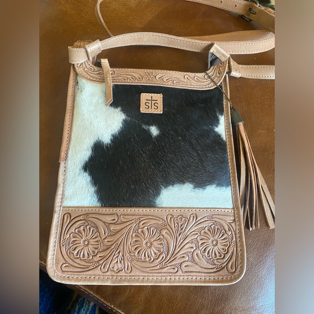 STS Ranchwear cowhide crossbody